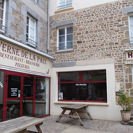 Taverne De La Paix La Ferte-Mace Экстерьер фото